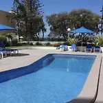 Cosy Beachfront Apt & Free Park