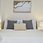 Cosy Beachfront Apt & Free Park